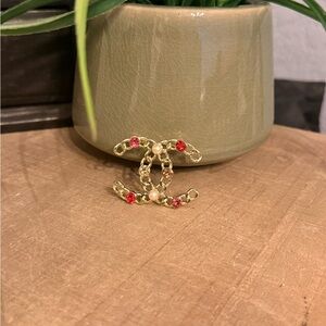 ✨ Gold CC Chain Link Brooch w/ Rhinestones & Faux Pearls ✨